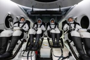 ภารกิจ Crew-5 ของ SpaceX กลับสู่โลกอย่างปลอดภัยหลังจากอยู่ในอวกาศห้าเดือน